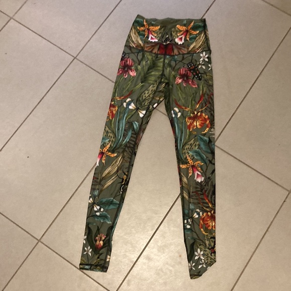 YOGA DEMOCRACY tropical floral workout set, size XS/M - Picture 9 of 14